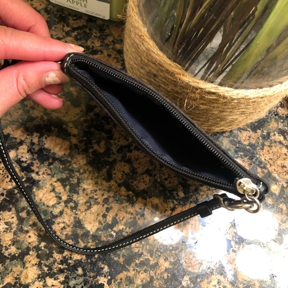 Coach - Picture 3 of 5